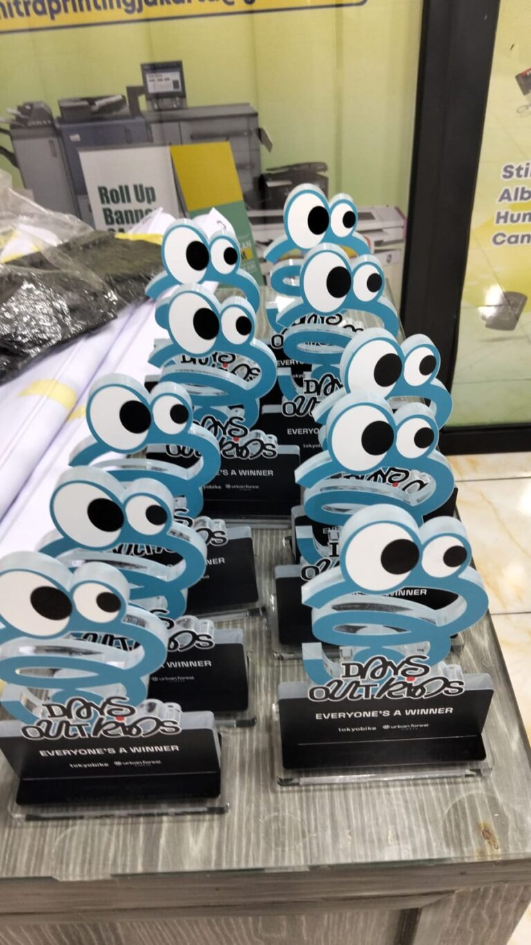 Hasil print UV gantungan kunci akrilik custom pelanggan Mitra Printing